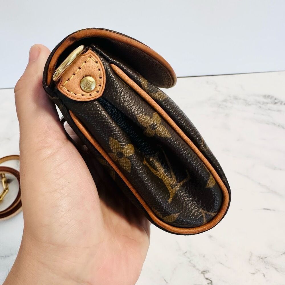 Louis Vuitton Friendly Pochette - Picture 6 of 13